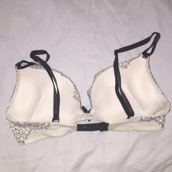 Victoria Secrete Bombshell Bra - Picture 2 of 3